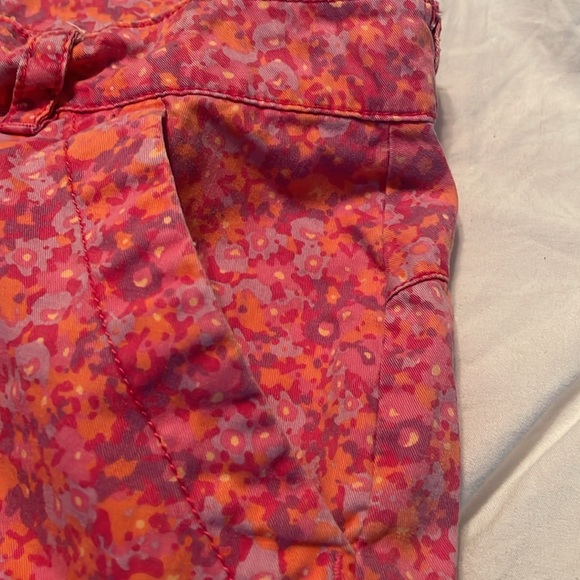 Columbia Shorts / women’s size 8 . Pink floral print. EUC - Picture 5 of 9